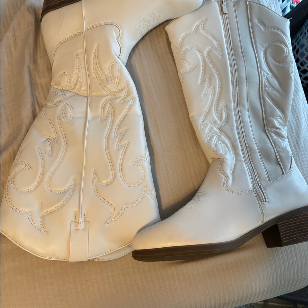 Torrid size 13 White Western Boots—never worn